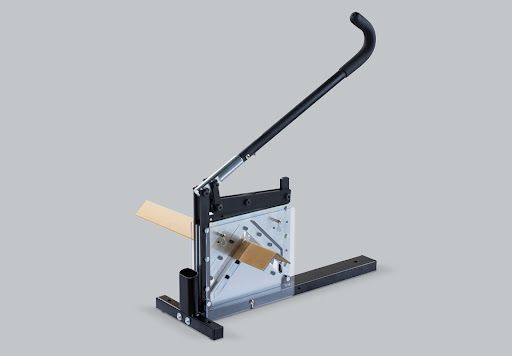 Cortadora De Cantoneiras em Cart�o Prensado em Kraft e Branca 