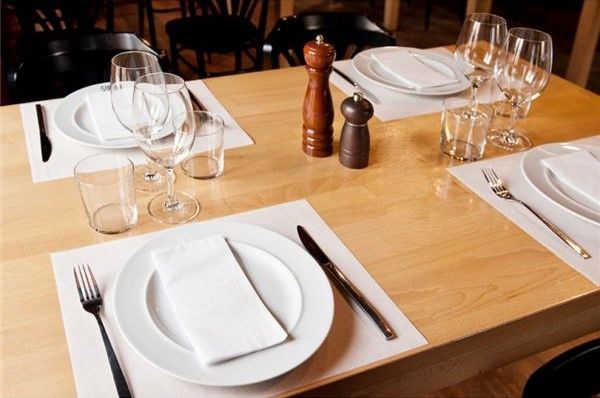 TOALHETE DE MESA SNACK SPUNDBOND BRANCO 30x40 cm 200 UNIDADES