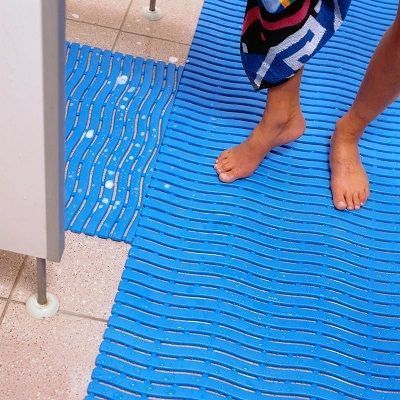 TAPETE AZUL EM ROLO PERFURADO SOFT-STEP  metro linear